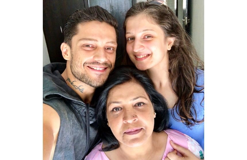 Sidhart Bhardwaj with mother and sister